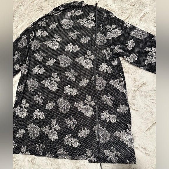 Lane Bryant Fitted Sheer Mock-Neck Mesh Floral Top Size 18/20 - Picture 10 of 11